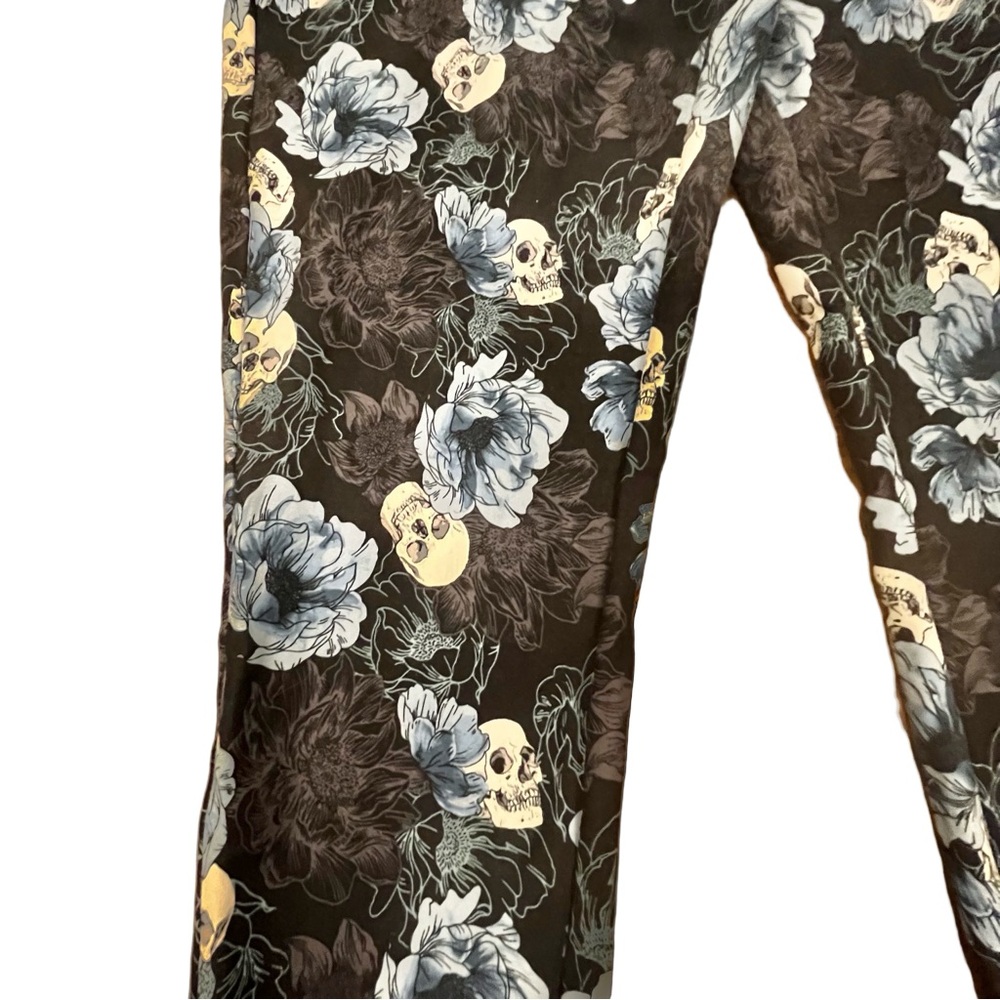 Torrid Pixie Pointe Stretch Ankle Pant Black Whit… - image 3